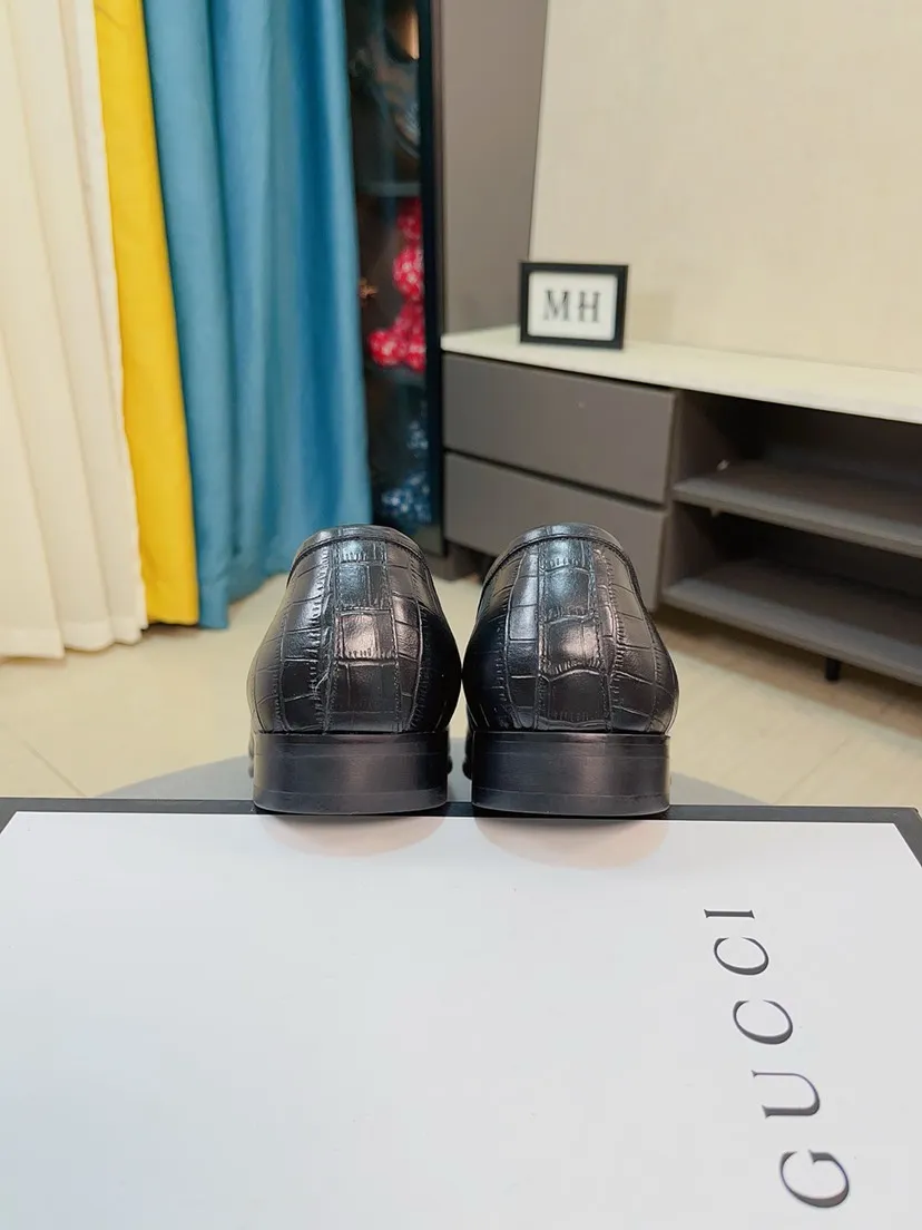 Men's shoes💰520🌸🌸【GUCCi】Original calfskin, water-dyed cowhide lining, original outsole, men's and women's fashion, formal casual leather shoes, slip-on men's and women's shoes series, young fashion, European and American trends, British style, random matching, comfortable feet, standard code: men's size 38-44 (45 can be customized)\nGrade: same style as the official website, original quality